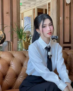 How to Style a Classic White Shirt Like Vietnamese Celebrities This Autumn - image 13