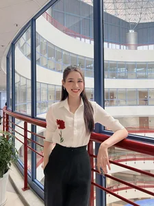 How to Style a Classic White Shirt Like Vietnamese Celebrities This Autumn - image 12