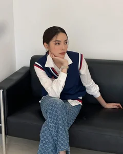 How to Style a Classic White Shirt Like Vietnamese Celebrities This Autumn - image 1