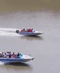 Traditional Ca Mau Wedding Goes Viral With Spectacular River Procession Using Canoes - image 3