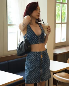 Miss Vietnam Mai Phuong Thuy Stuns Fans with Elegant Long-Leg Look - image 0