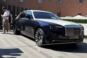 Ultra-Luxury Rolls-Royce Ghost Savile Row Edition Unveiled - image 7