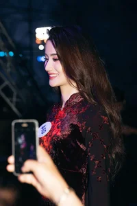 Miss World Vietnam Y Nhi Shines as an International Student Abroad - image 7