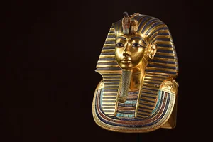 The Hidden Secrets and Craftsmanship of King Tutankhamun’s Iconic Gold Mask - image 8