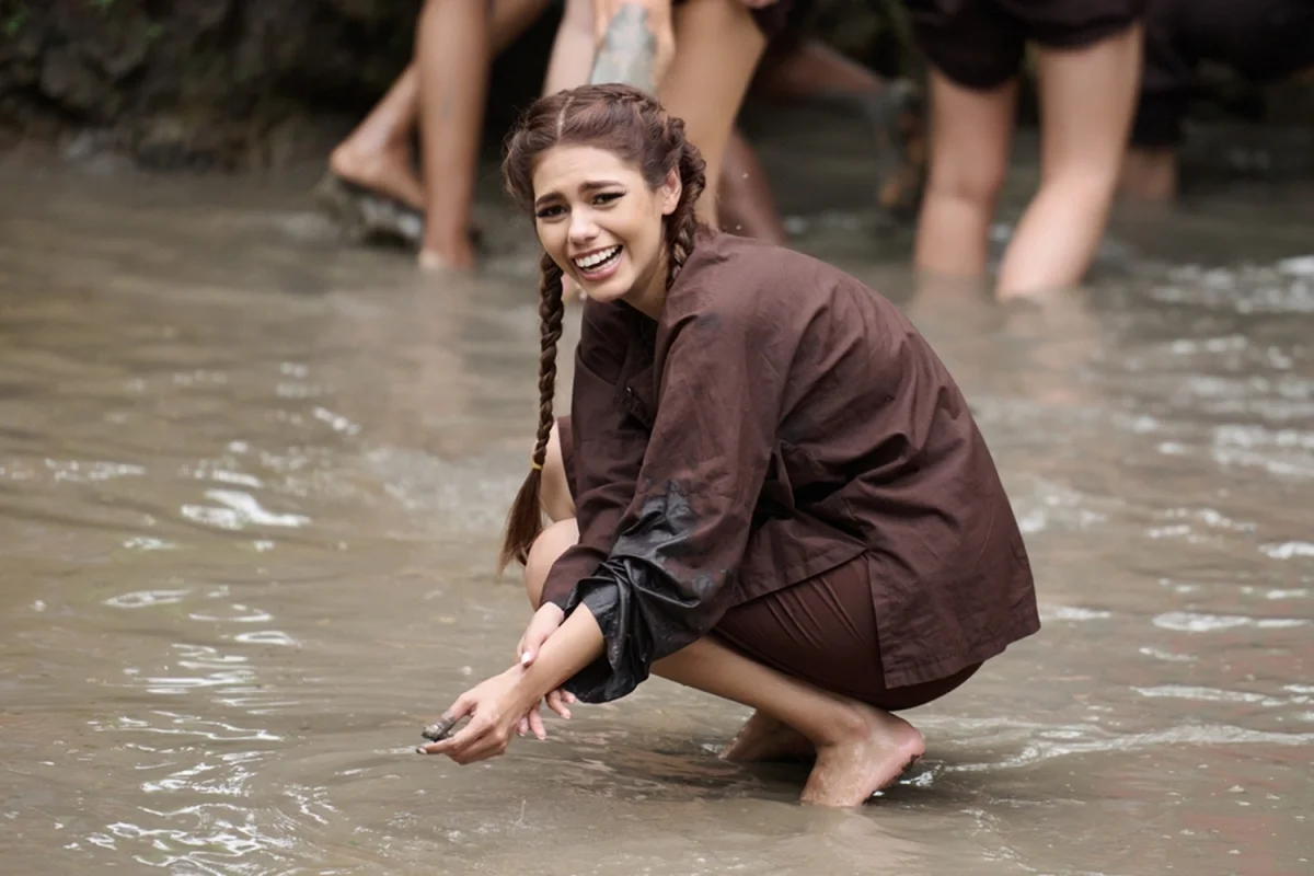 International Beauty Queens Experience Traditional Fish Catching in Vietnam's Mekong Delta