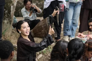 International Beauty Queens Experience Traditional Fish Catching in Vietnam's Mekong Delta - image 1
