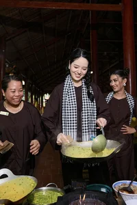 International Beauty Queens Experience Traditional Fish Catching in Vietnam's Mekong Delta - image 4