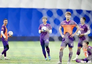 Vietnam National Football Team Explores Ancient Thousand-Year-Old Temple in South Korea - image 2