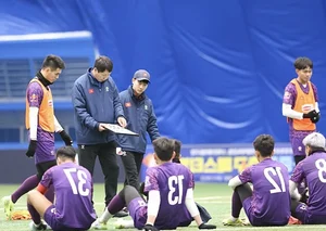 Vietnam National Football Team Explores Ancient Thousand-Year-Old Temple in South Korea - image 0