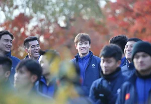 Vietnam National Football Team Explores Ancient Thousand-Year-Old Temple in South Korea - image 9