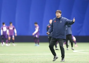 Vietnam National Football Team Explores Ancient Thousand-Year-Old Temple in South Korea - image 4