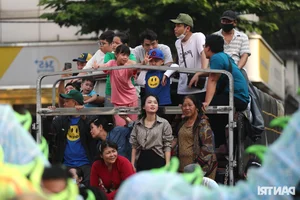 Thousands Gather for the Vibrant Lady Thien Hau Pagoda Festival in Binh Duong - image 10