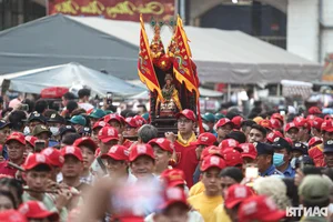 Thousands Gather for the Vibrant Lady Thien Hau Pagoda Festival in Binh Duong - image 14