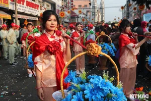 Thousands Gather for the Vibrant Lady Thien Hau Pagoda Festival in Binh Duong - image 3