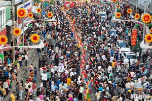 Thousands Gather for the Vibrant Lady Thien Hau Pagoda Festival in Binh Duong - image 0