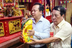 Thousands Gather for the Vibrant Lady Thien Hau Pagoda Festival in Binh Duong - image 2
