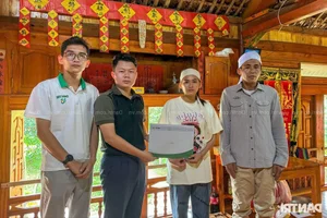 Dan Tri Newspaper Provides Vital Aid to Families Affected by Deadly Landslides - image 1