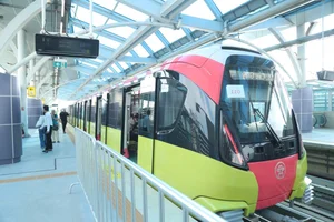 Hanoi Residents Experience the New Nhon - Hanoi Station Metro Line - image 3