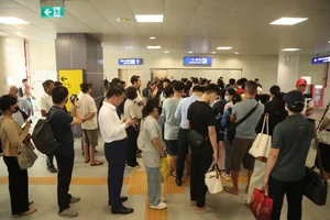 Hanoi Residents Experience the New Nhon - Hanoi Station Metro Line - image 12