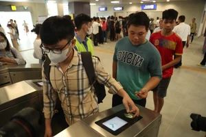Hanoi Residents Experience the New Nhon - Hanoi Station Metro Line - image 7
