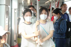 Hanoi Residents Experience the New Nhon - Hanoi Station Metro Line - image 1