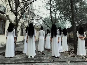 Creative and Creepy Horror-Themed Yearbook Photos Go Viral - image 8