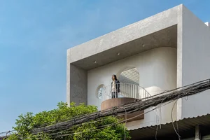 Stunning 200-Square-Meter Townhouse Inspired by Mountain Light Clefts - image 14