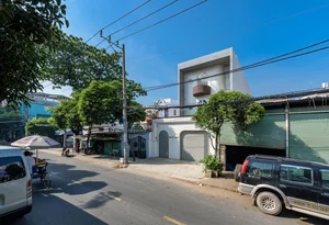 Stunning 200-Square-Meter Townhouse Inspired by Mountain Light Clefts - image 8