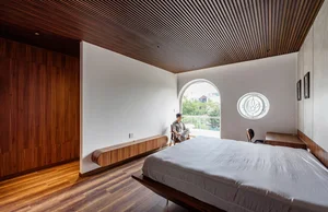 Stunning 200-Square-Meter Townhouse Inspired by Mountain Light Clefts - image 11