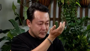 From Chart-Topping Hits to TikTok Fame: Why the Voice Behind 'Anh Sao Va Bau Troi' Changed Career Paths - image 0
