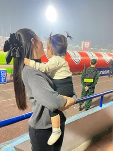 Goalkeeper Dinh Trieu's Beautiful Wife Celebrates Victory - image 2