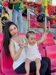 Goalkeeper Dinh Trieu's Beautiful Wife Celebrates Victory - image 6