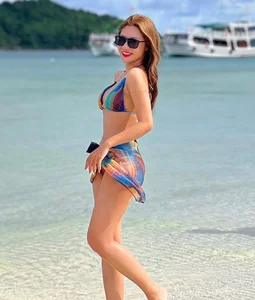 Goalkeeper Dinh Trieu's Beautiful Wife Celebrates Victory - image 1