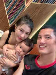 Goalkeeper Dinh Trieu's Beautiful Wife Celebrates Victory - image 5