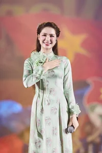 Vietnamese Celebrity News: Ngoc Ha Speaks Out and Phuong Nga's Emotion - image 39