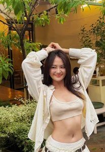 Minh Trieu Flaunts Sun-Kissed Glow in Latest Summer Bikini Collection - image 2