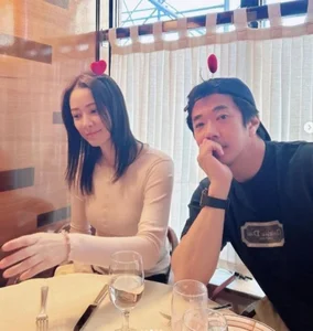 Son Ye Jin: How the K-Drama Queen Navigates Public Spotlight - image 8