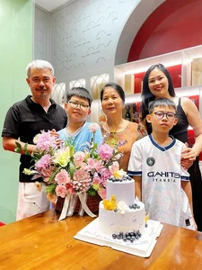 Inside the Happy Marriage of 'Doc Dao' Actor Vinh Xuong - image 2