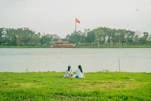 Discover the Cinematic Beauty of Hue’s Perfume River Riverside Spot - image 8