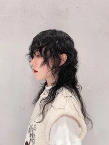 Trendy Hippie Hairstyles for a Bold and Unique Look - image 22