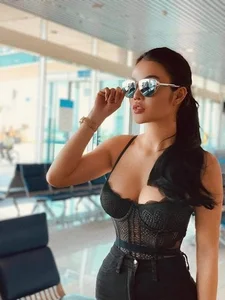 Julia Ho Turns Heads with Her Stunning School Run Fashion and Glamorous Lifestyle - image 0