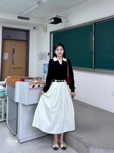Trending Primary School Teacher Captivates Internet with Chic Fashion Sense - image 10