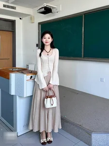 Trending Primary School Teacher Captivates Internet with Chic Fashion Sense - image 7