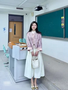 Trending Primary School Teacher Captivates Internet with Chic Fashion Sense - image 6