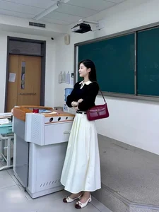 Trending Primary School Teacher Captivates Internet with Chic Fashion Sense - image 0
