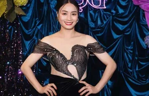 Soccer Star Hoang Thi Loan Stuns in Elegant Evening Gown at Public Event - image 3