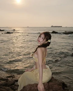 TikTok Star Ngan Ha Welcomes Summer with Stunning Bikini Gallery - image 7