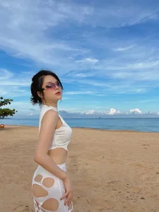 Stunning Proportions: Short VTV Hosts Who Rule the Bikini Scene - image 2