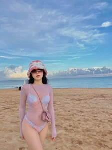 Stunning Proportions: Short VTV Hosts Who Rule the Bikini Scene - image 9