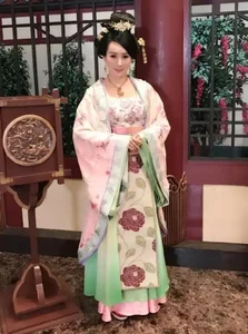 Miss Asia Candy Lo's Dramatic Life: From Heartbreak to a Youthful Romance - image 7